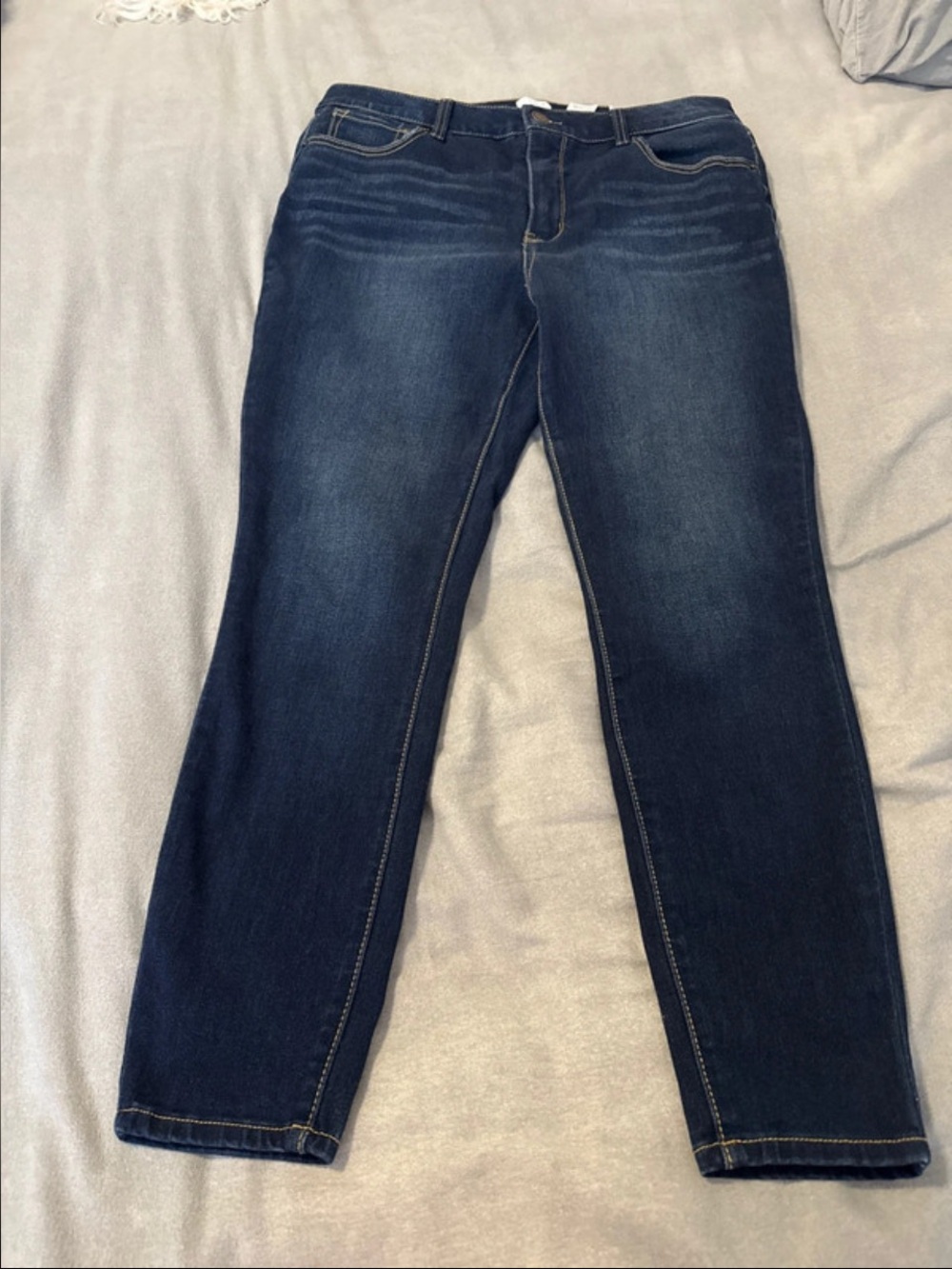 Time and Tru women’s Dark Blue stretch Ankle Jeans 14 short